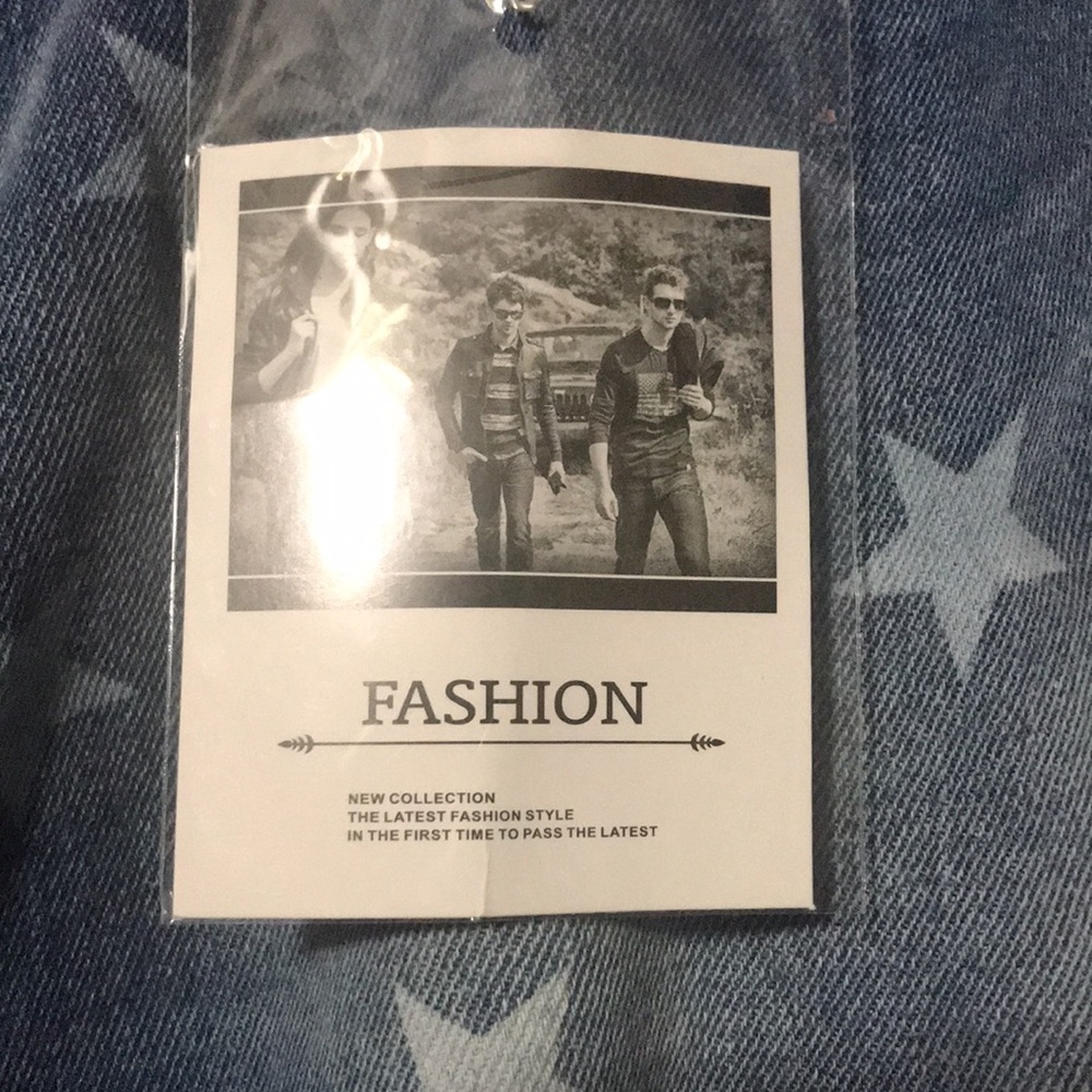 Fashion Plus Distressed Jeans - Picture 6 of 11